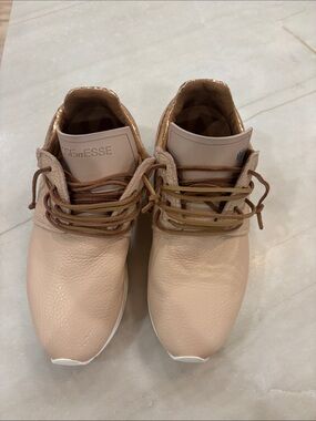 ESSEutESSE Beige Leather Lace-Up Sneakers